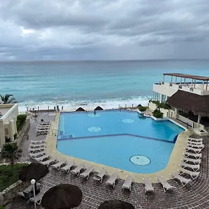 cancun-plaza-sea-view.quintano-roohotels.com/