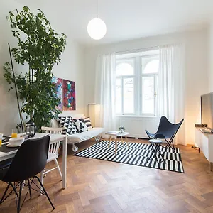 Апартаменты Stylish Modern For 5 People By Easybnb, Прага